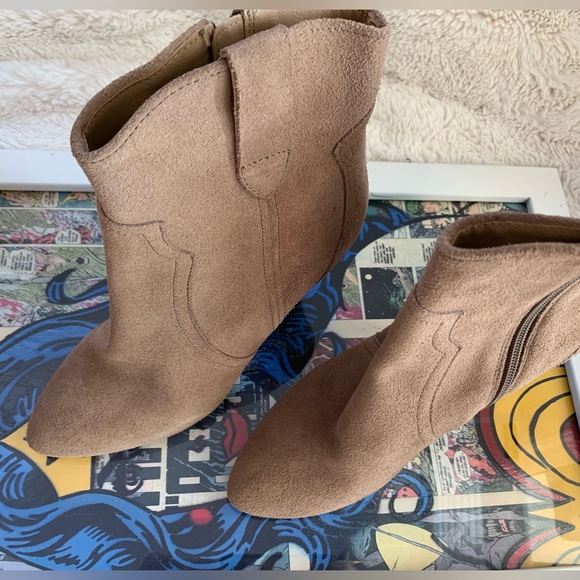STEVE MADDEN Pettrra Taupe Suede ankle booties 4" heel size 8 - Picture 8 of 15